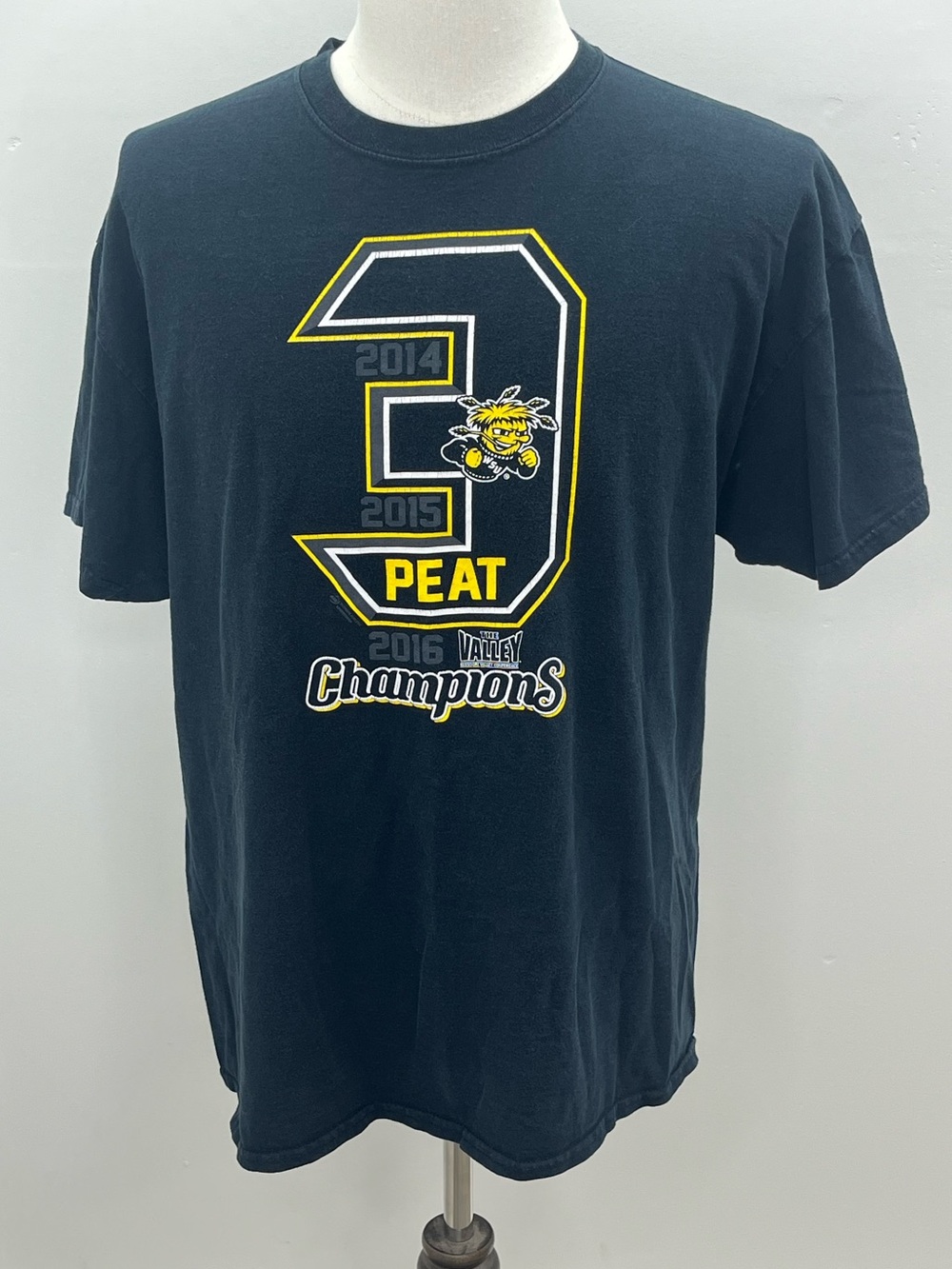 Wichita State University Shockers Mens Basketball 3-Peat Graphic T-Shirt XL